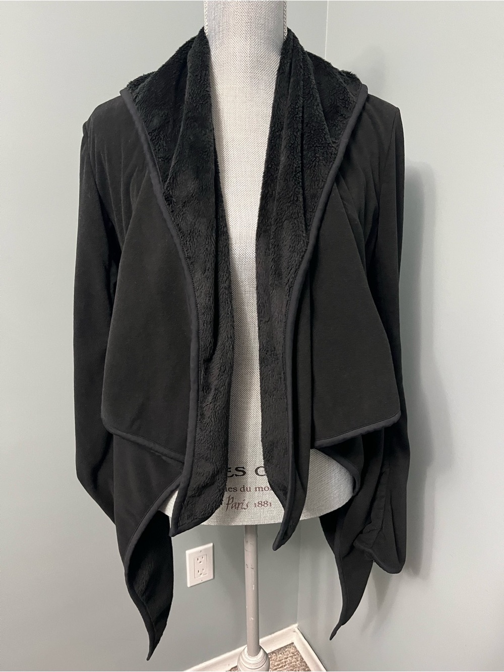Lululemon Presence Of Mind Jacket
Black womens size 8